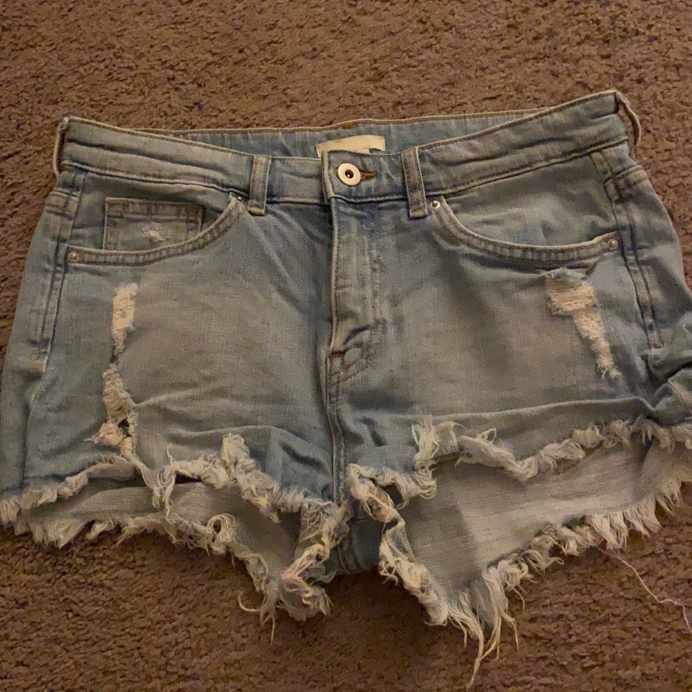 Women’s H&M denim shorts size 6 in great condition